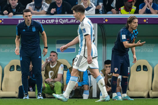 Head coach Lionel Scaloni of Argentina and Luka Modric of