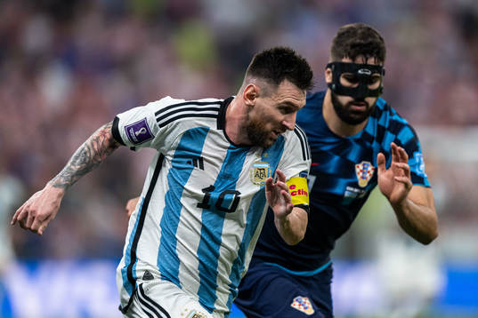 Lionel Messi of Argentina and Josko Gvardiol of Croatia