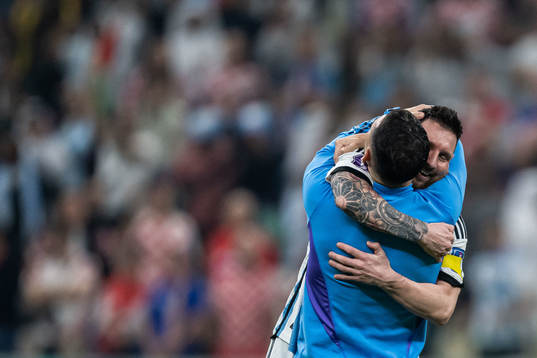 Leandro Paredes and Lionel Messi of Argentina celebrate
