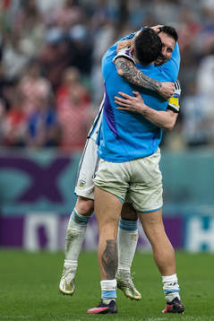 Lionel Messi and Leandro Paredes of Argentina celebrate