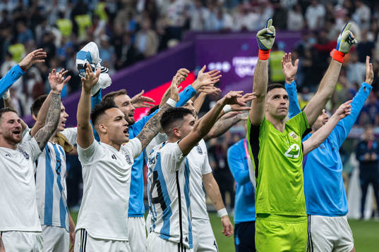 Players of Argentina celebrate