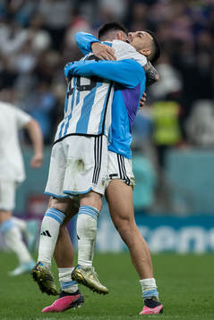 Lionel Messi and Leandro Paredes of Argentina celebrate