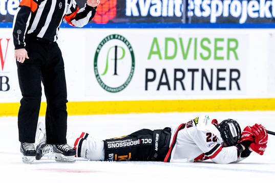 Vita Hästens Filip Lennström har ont