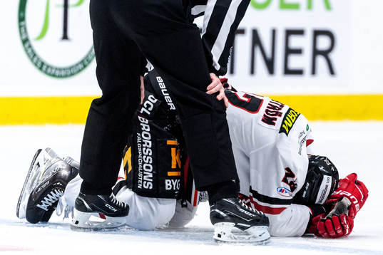 Vita Hästens Filip Lennström har ont