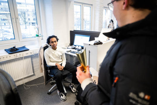 s reporter Nikolaj Jalamaa delar ut Göteborgs Postens pris