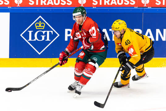 Ryan Lasch of Frölunda and Andreas Wingerli of Skellefteå