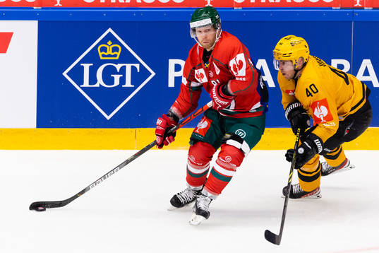 Ryan Lasch of Frölunda and Andreas Wingerli of Skellefteå