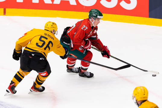 Anton Olsson of Skellefteå and Jere Innala of Frölunda