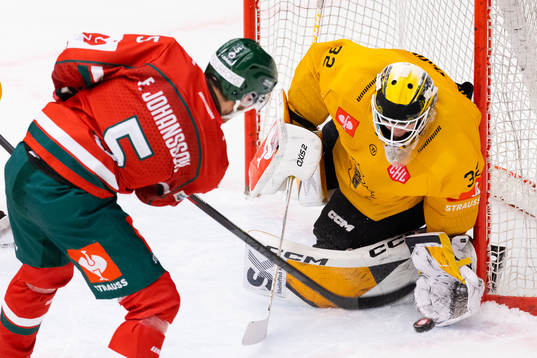 Goaltender Linus Söderström of Skellefteå saves a shot