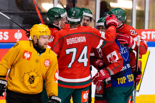 Jacob Nilsson of Frölunda celebrates scoring 2-1