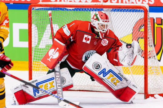 Goalkeeper Lars Johansson of Frölunda