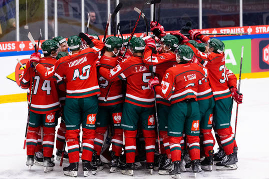 Frölunda celebrates winning