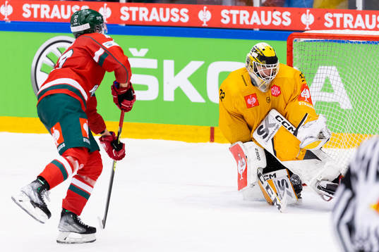 Goaltender Linus Söderström of Skellefteå saves a