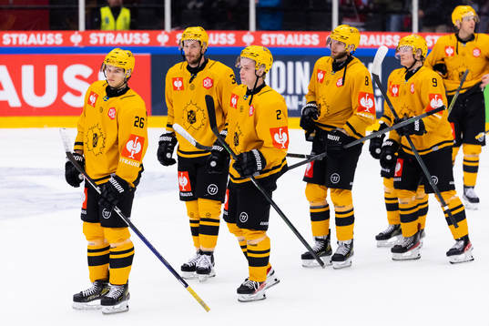 Players of Skellefteå look dejected