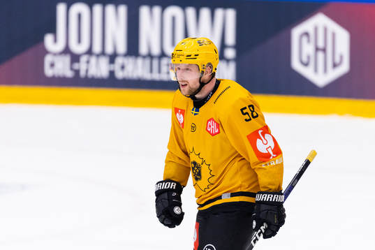 Oskar Nilsson of Skellefteå look dejected