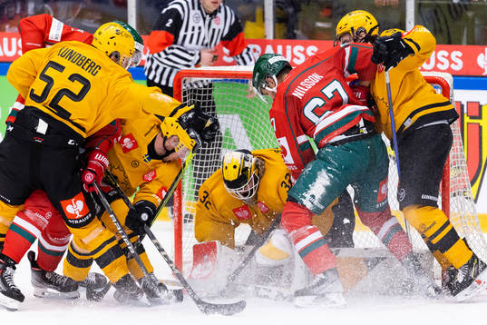 Goaltender Linus Söderström of Skellefteå blocks the puck