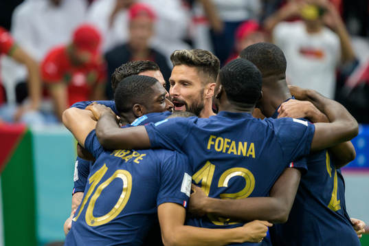 Olivier Giroud and players of France celebrate