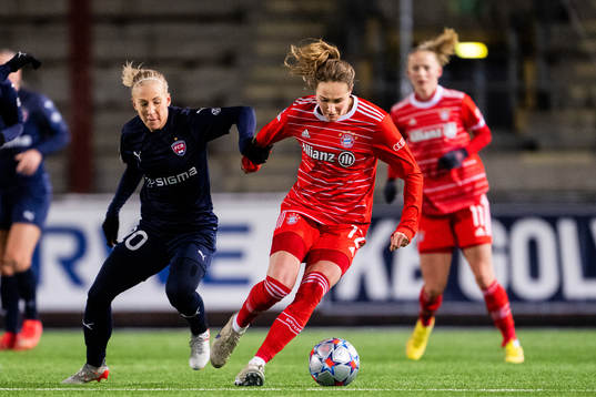 Mia Persson of Rosengård and Sydney Lohmann of Bayern