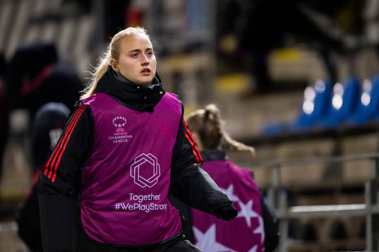 Emilie Bragstad of Bayern warms up
