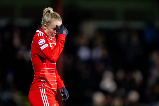 Lea Schuller of Bayern looks dejected