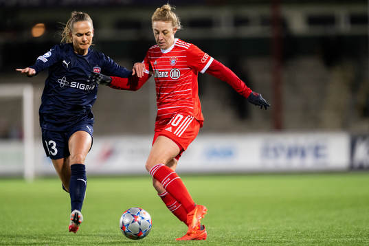 Frederikke Thøgersen of Rosengård and Carolin Simon of