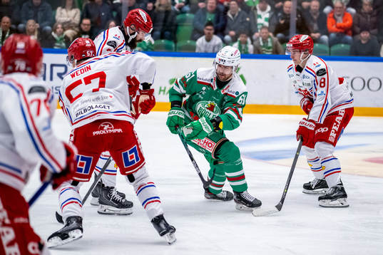 Rögles Ludvig Larsson och Timrås Emil Melander
