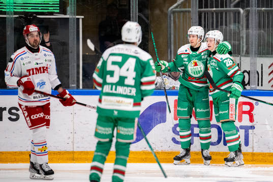Rögles Adam Tambellini jublar med Anton Bengtsson