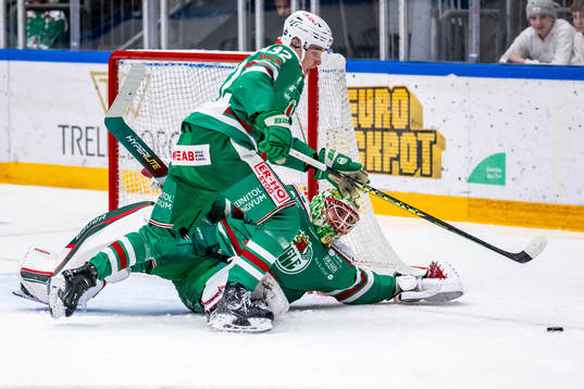 Rögles målvakt Christoffer Rifalk  och Oskar Hassel