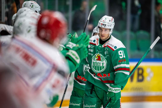 Rögles Adam Tambellini  jublar