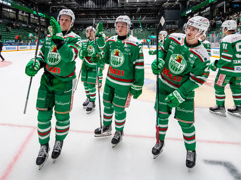 Rögles Anton Bengtsson,Axel Smeds och Linus Sjödin jublar