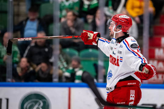 Timrås Tim Erixon reagerar