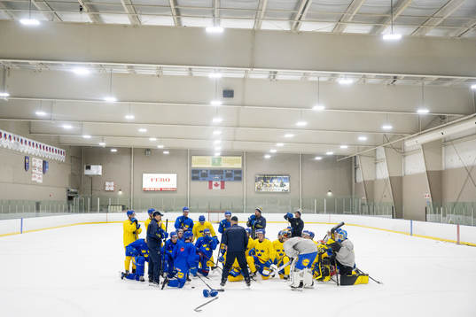 Head coach Magnus Hävelid of Sweden at a Practice session