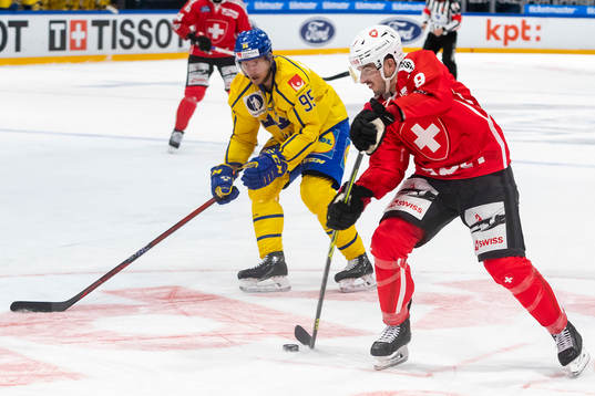 Damien Riat of Switzerland and Jacob de la Rosa of Sweden