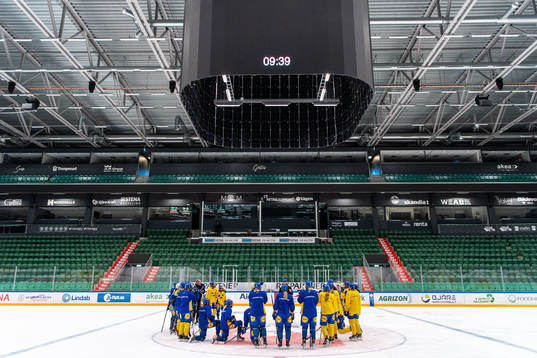 Players of Sweden at a training session