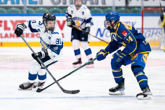 Julia Liikala of Finland and Thea Johansson of Sweden