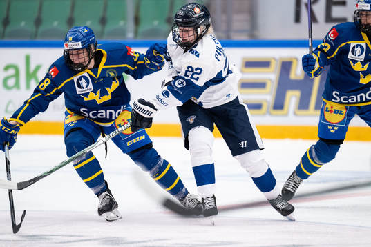 Jenny Antonsson of Sweden and Jenna Pirttijärvi of Finland