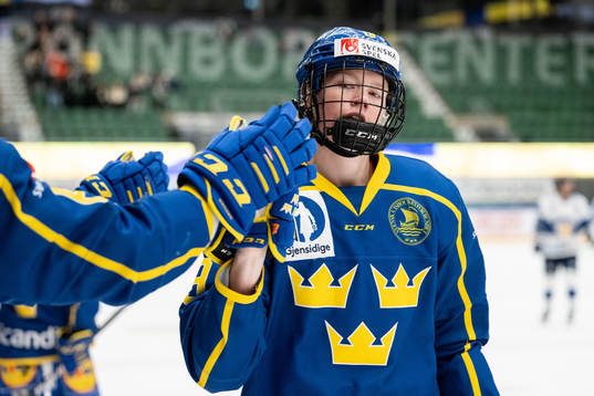 Sara Hjalmarsson of Sweden celebrates