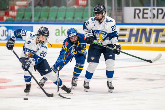 Anna-Kaisa Antti-Roikko and Jenna Pirttijärvi of Finland