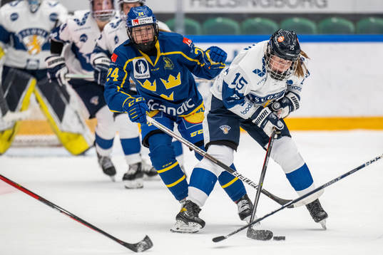Felizia Wikner-Zienkiewicz of Sweden and Oona Havana of