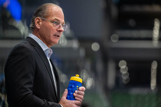 Assistant coach Andreas Spångberg of Sweden
