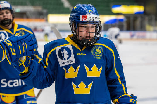 Lisa Johansson of Sweden celebrates 1-0 by Sara Hjalmarsson