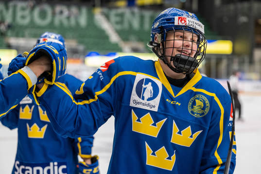 Annie Silén of Sweden celebrates 1-0 by Sara Hjalmarsson