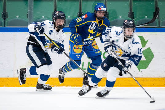 Anni Montonen and Elisa Holopainen of Finland against Jenny