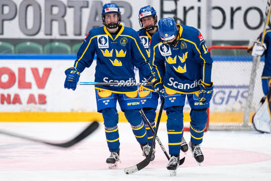 Emma Forsgren and Sara Hjalmarsson of Sweden look dejected