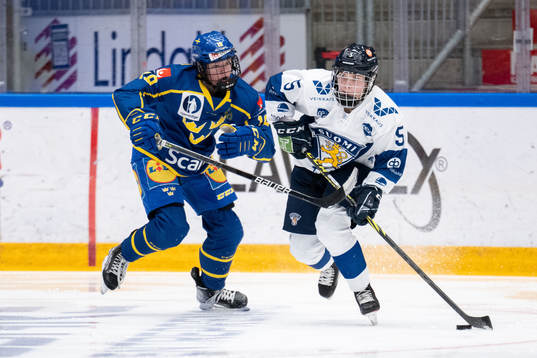 Sara Hjalmarsson of Sweden and Siiri Yrjölä of Finland