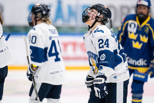 Anni Montonen of Finland celebrates