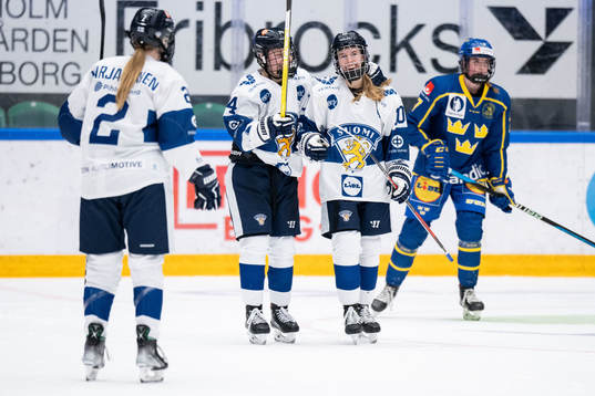 Sini Karjalainen, Elisa Holopainen and Rosa Lindstedt