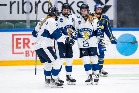 Sini Karjalainen, Jenniina Nylund and Elisa Holopainen of