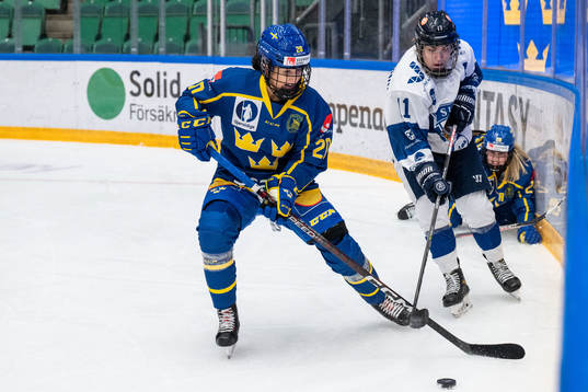 Bläddra bland fler bilder av Ice Hockey, Women's International Friendly, Sweden - Finland