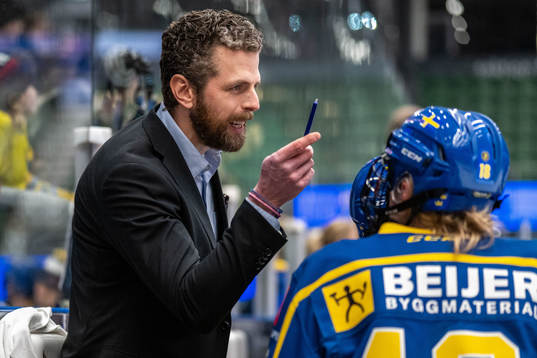 Head coach Ulf Lundberg of Sweden